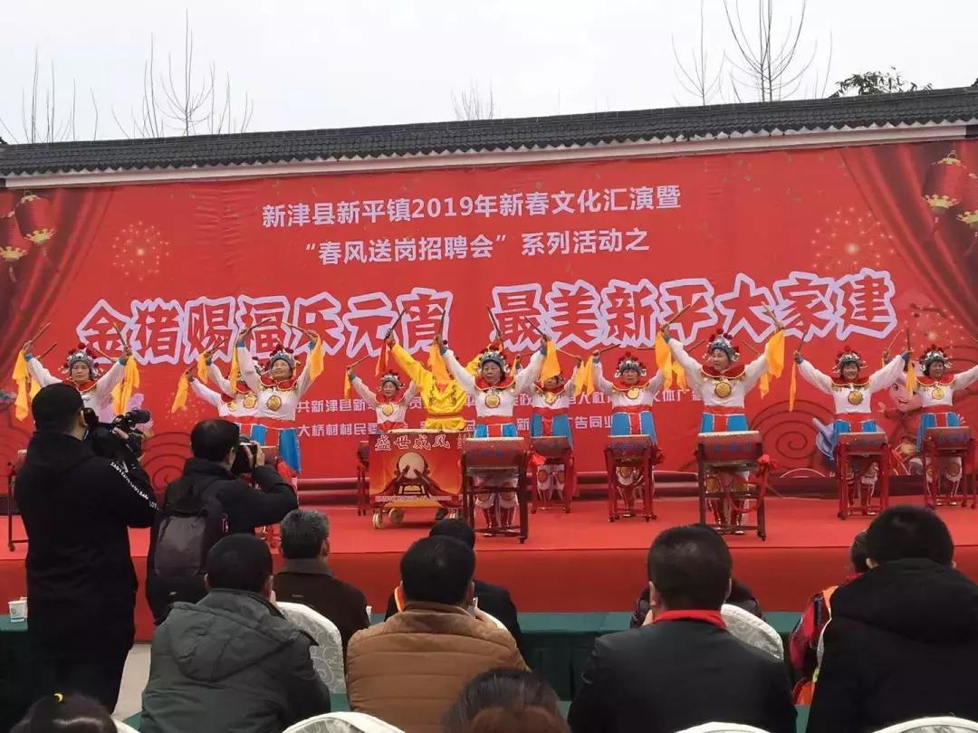新平县最新招聘信息详解，多元解读与个人立场分析