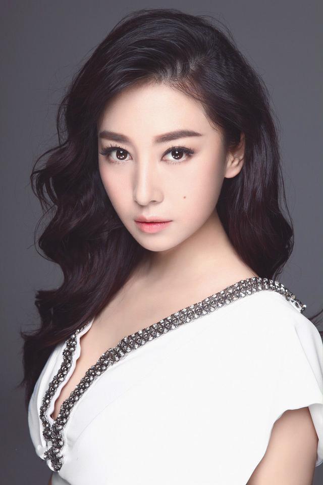 贾晓晨，演艺之路的璀璨之星
